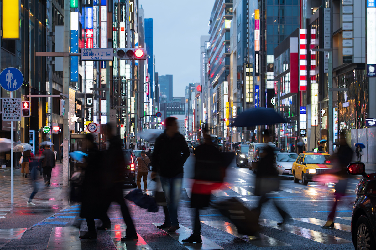 雨の銀座通り