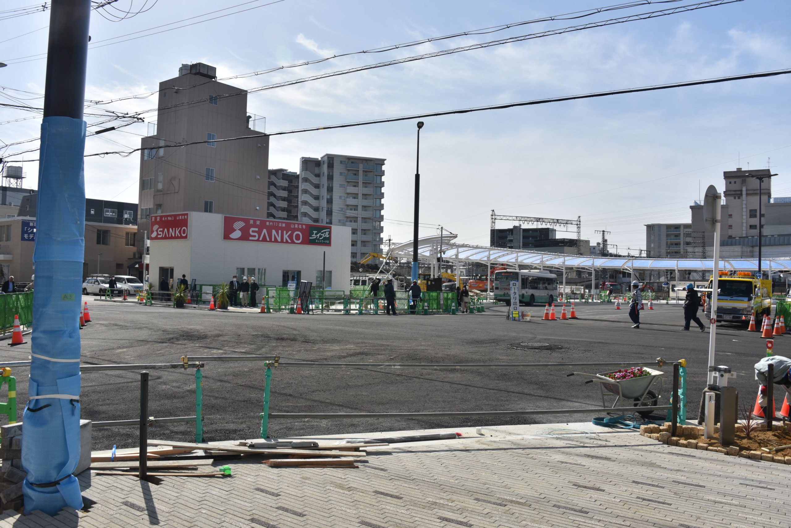 大和西大寺駅前