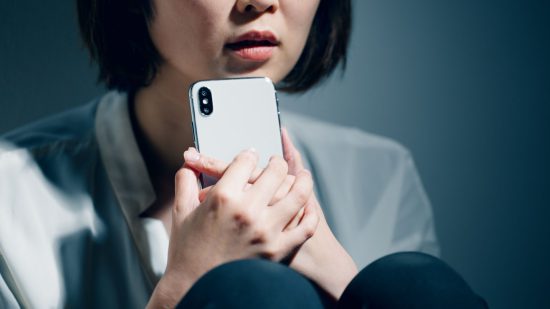 スマホ　女性