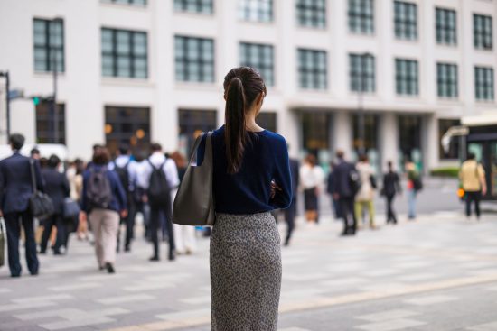 関わってしまうと、必ず不幸になる女性