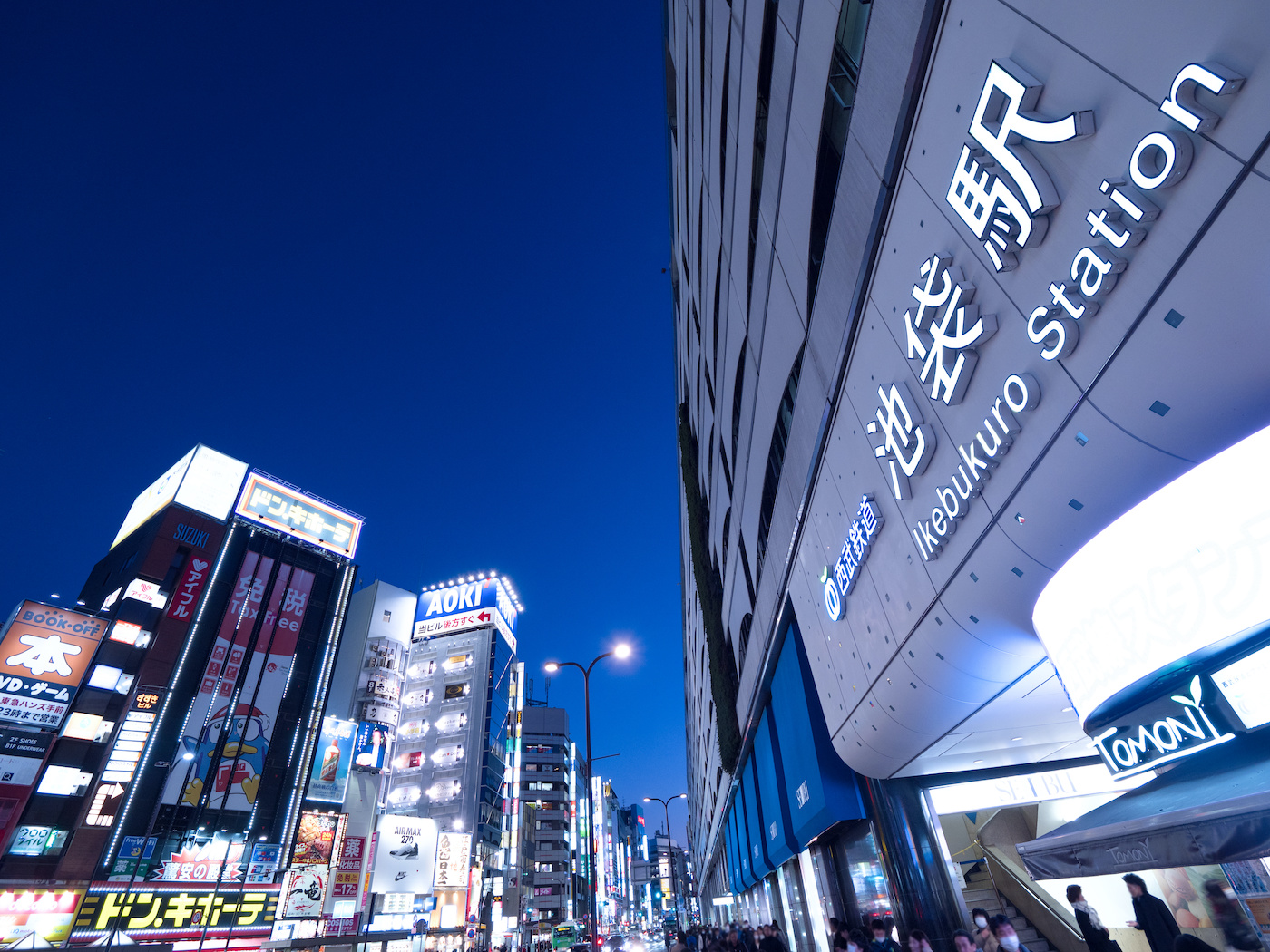 池袋駅東口