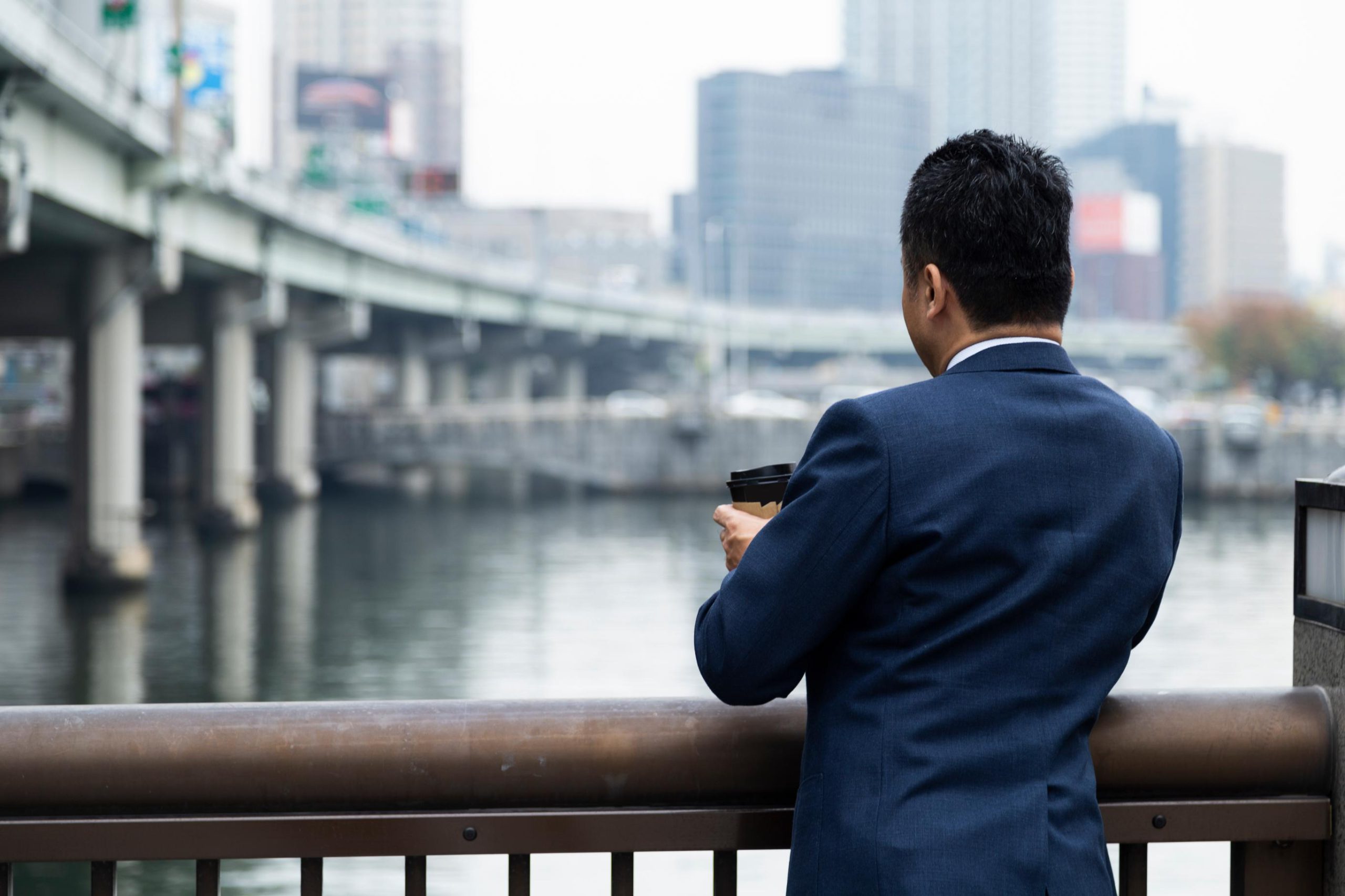 見た目も年収も平凡なのにモテた理由