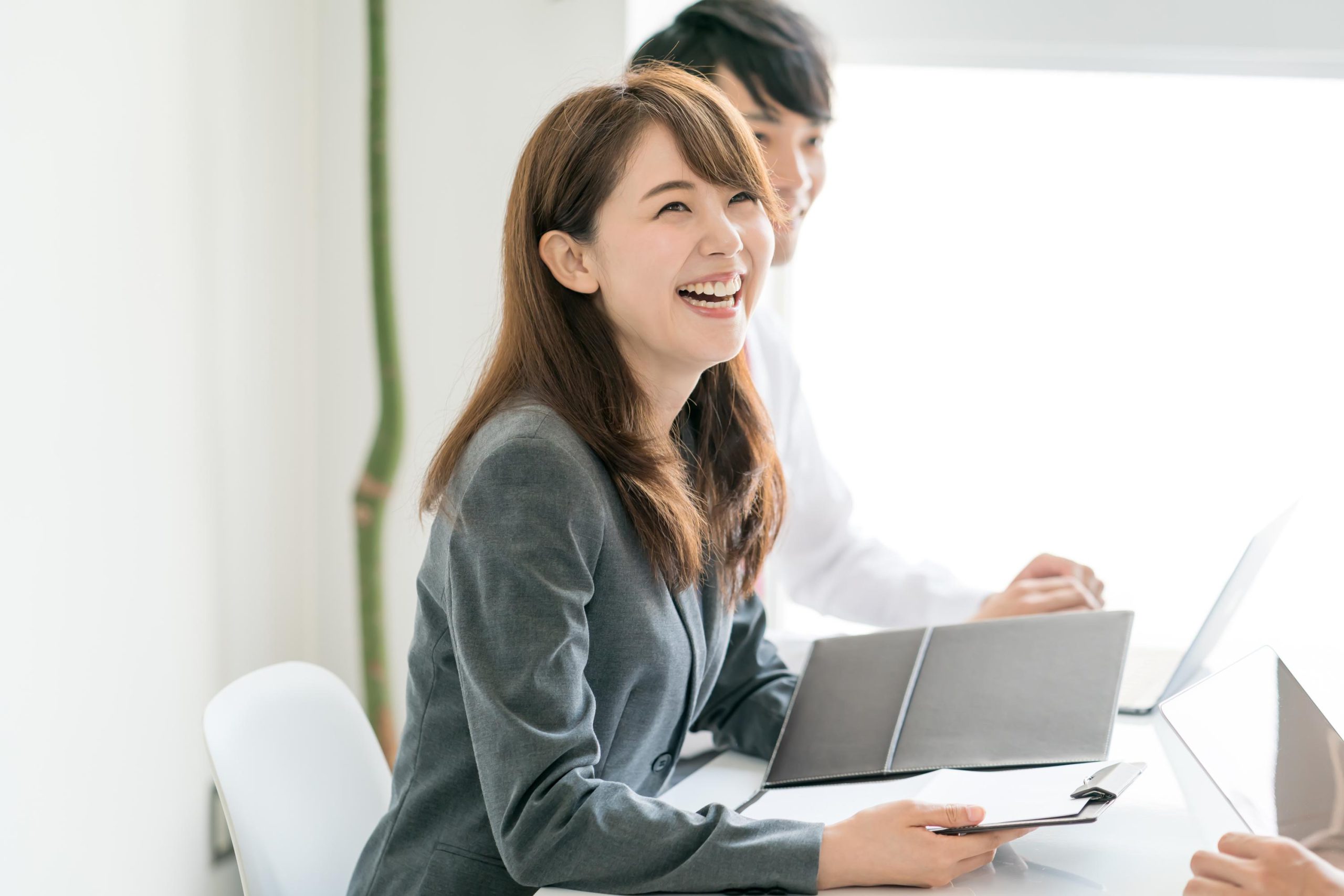 女性との会話がいつも盛り上がる男性