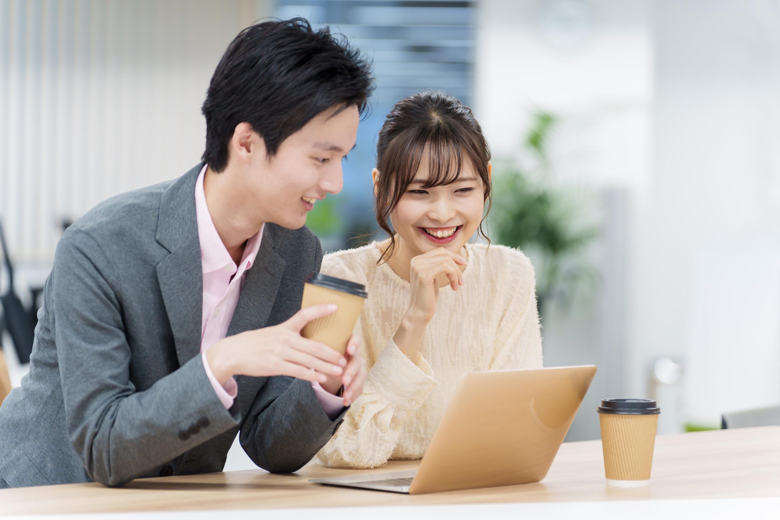 女性との会話がいつも盛り上がる男性