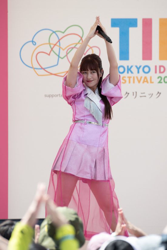 ももクロ・佐々木彩夏、『Link Link』披露に会場歓喜！「TIF2024」トップバッターで登場