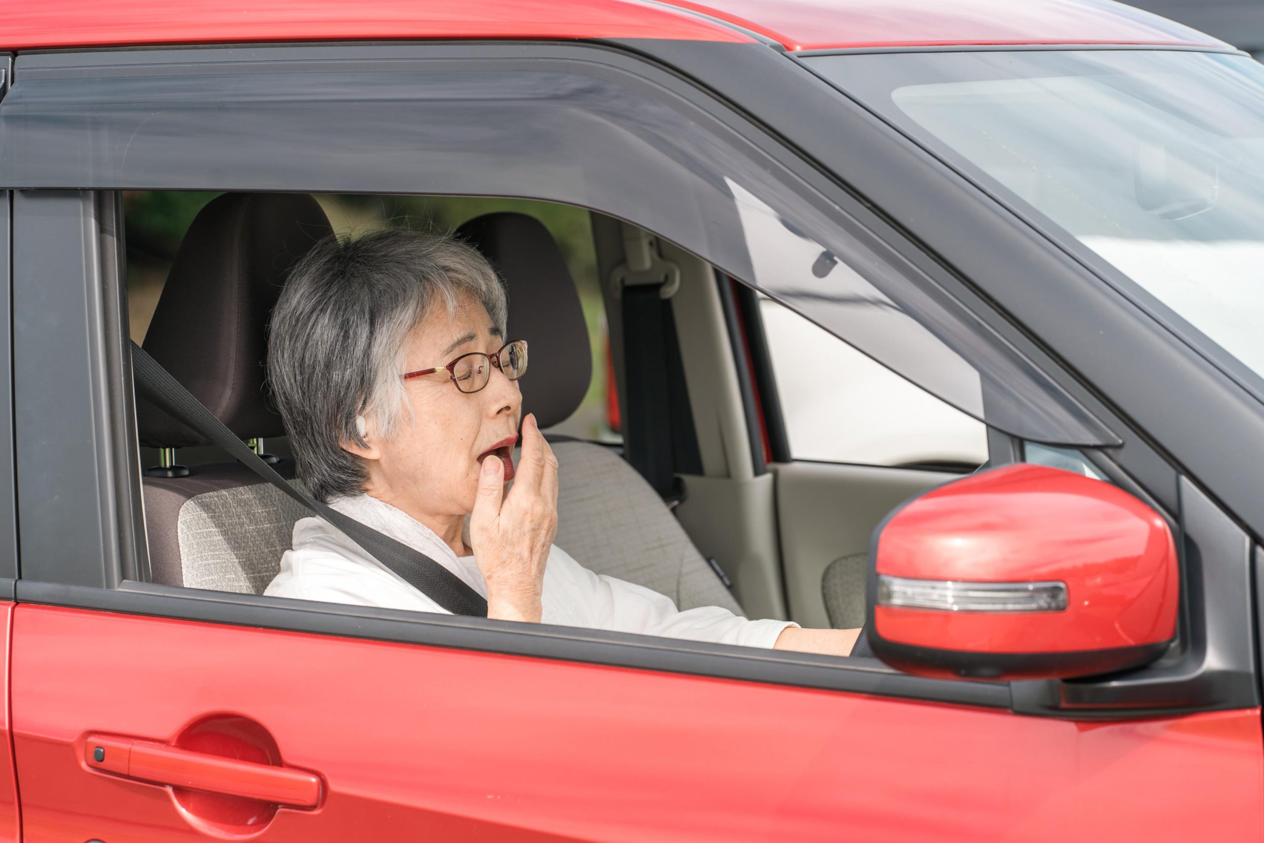 中高年女性　運転